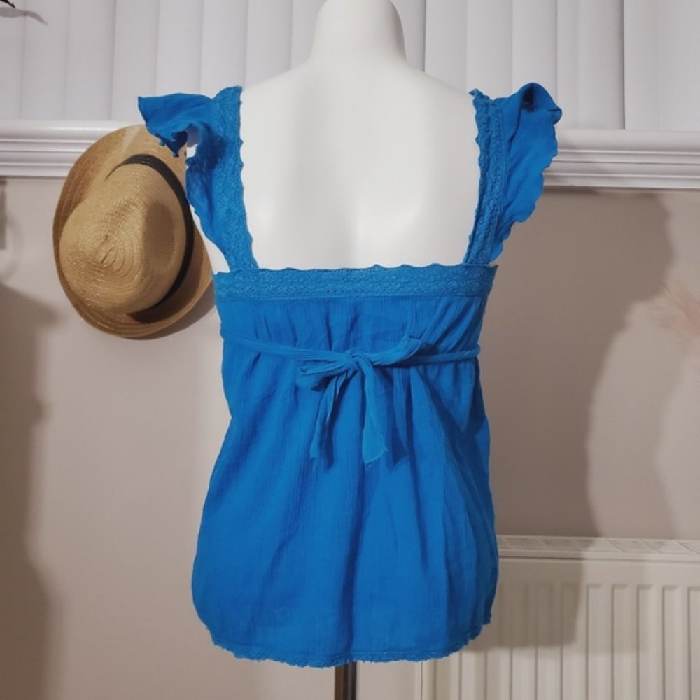 Aritzia Talula Very Rare Ditsy Flutter Embroidered Top- XXS